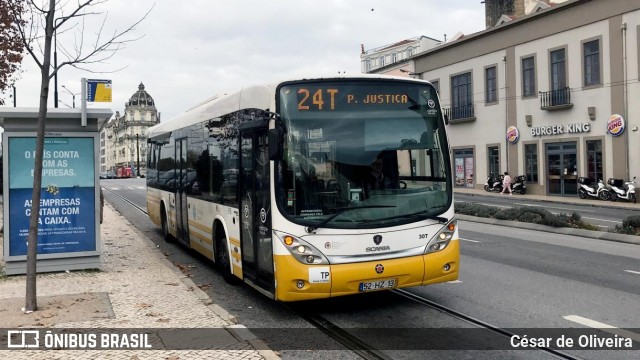SMTUC - Serviços Municipalizados de Transportes Urbanos de Coimbra 307 na cidade de Coimbra, Coimbra, Portugal, por César de Oliveira. Número da foto: #12922027.