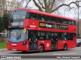 Metroline VWH2384 na cidade de London, Greater London, Inglaterra, por Fábio Takahashi Tanniguchi. Número da foto: #:id.