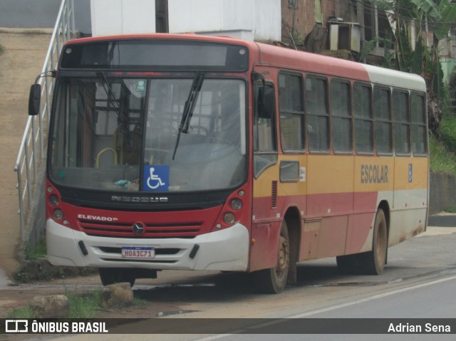 Escolares 10236 na cidade de Manhuaçu, Minas Gerais, Brasil, por Adrian Sena. Número da foto: #12923520.