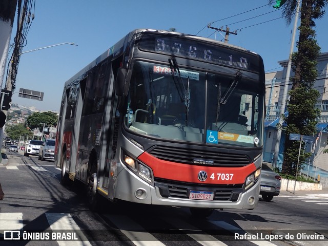 Pêssego Transportes 4 7037 na cidade de São Paulo, São Paulo, Brasil, por Rafael Lopes de Oliveira. Número da foto: #12858059.