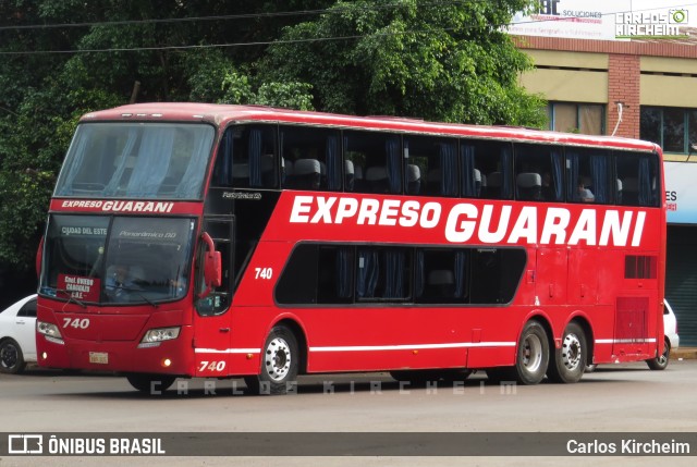 Expreso Guarani 740 na cidade de Ciudad del Este, Alto Paraná, Paraguai, por Carlos Kircheim. Número da foto: #12858408.