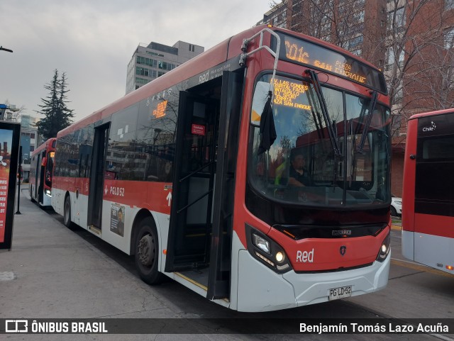 STU Santiago Transporte Urbano PGLD52 na cidade de Las Condes, Santiago, Metropolitana de Santiago, Chile, por Benjamín Tomás Lazo Acuña. Número da foto: #12860390.