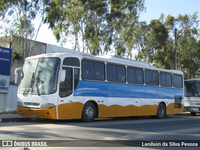 Ônibus Particulares 5828 na cidade de Caruaru, Pernambuco, Brasil, por Lenilson da Silva Pessoa. Número da foto: #12860263.