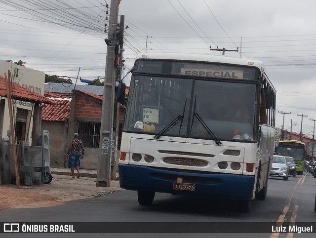 Ônibus Particulares  na cidade de Teresina, Piauí, Brasil, por Luiz Miguel. Número da foto: #12857536.