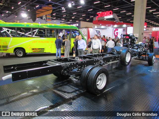 Mercedes-Benz LO-1116 BLUETEC 6 na cidade de São Paulo, São Paulo, Brasil, por Douglas Célio Brandao. Número da foto: #12860020.