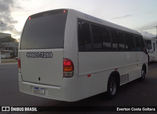 Ônibus Particulares AOM2C51 na cidade de Cariacica, Espírito Santo, Brasil, por Everton Costa Goltara. Número da foto: #12863882.