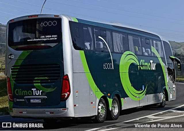 Clima Tur 6000 na cidade de Aparecida, São Paulo, Brasil, por Vicente de Paulo Alves. Número da foto: #12863554.