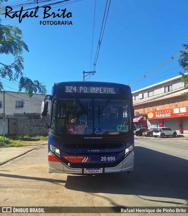 Auto Viação Urubupungá 20.695 na cidade de Cajamar, São Paulo, Brasil, por Rafael Henrique de Pinho Brito. Número da foto: #12865716.