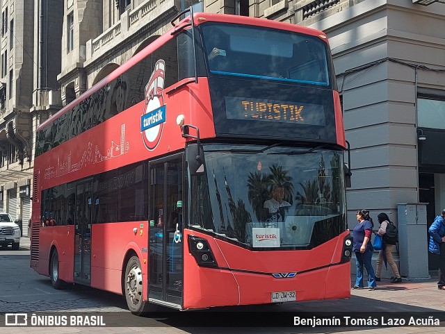 Turistik LDJW32 na cidade de Santiago, Santiago, Metropolitana de Santiago, Chile, por Benjamín Tomás Lazo Acuña. Número da foto: #12865762.