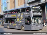 Oxford Bus Company 711 na cidade de Oxford, Oxfordshire, Inglaterra, por Fábio Takahashi Tanniguchi. Número da foto: #12864956.