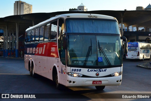 Unesul de Transportes 3858 na cidade de Porto Alegre, Rio Grande do Sul, Brasil, por Eduardo Ribeiro. Número da foto: #12866402.