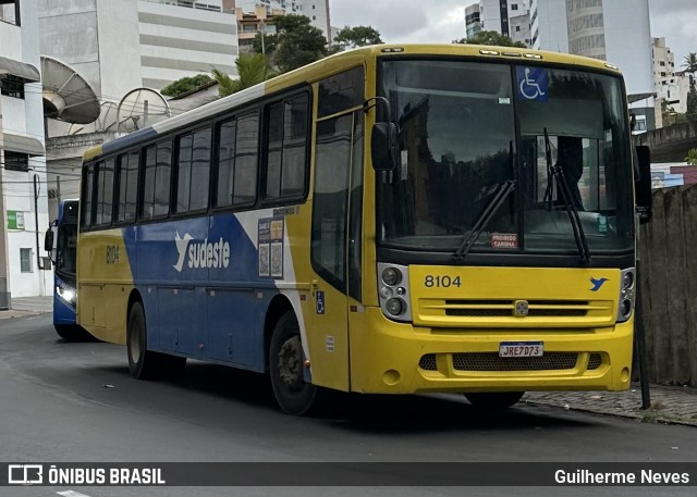 Viação Sudeste 8104 na cidade de Cachoeiro de Itapemirim, Espírito Santo, Brasil, por Guilherme Neves. Número da foto: #12866979.