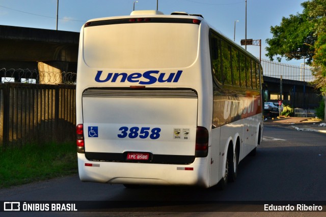 Unesul de Transportes 3858 na cidade de Porto Alegre, Rio Grande do Sul, Brasil, por Eduardo Ribeiro. Número da foto: #12866412.