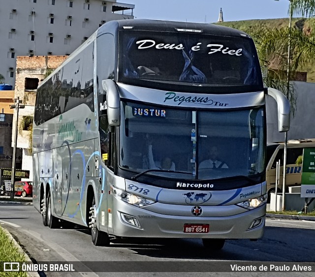 Pegasus Tur Turismo 8718 na cidade de Aparecida, São Paulo, Brasil, por Vicente de Paulo Alves. Número da foto: #12870639.