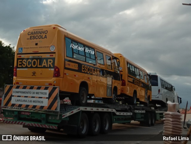 Escolares 00 na cidade de Itaboraí, Rio de Janeiro, Brasil, por Rafael Lima. Número da foto: #12870528.