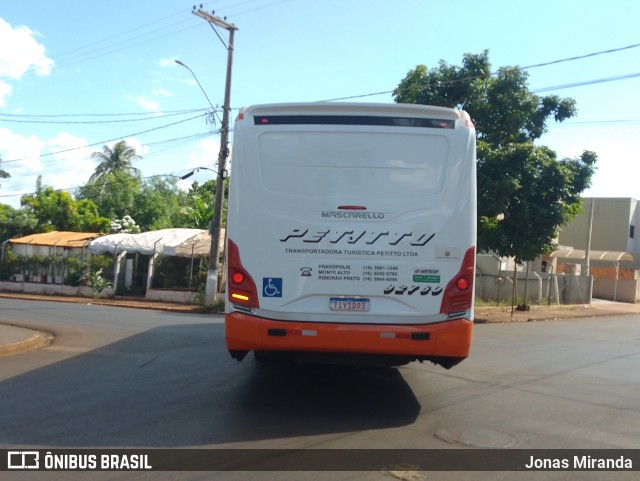 Transportadora Turística Petitto 92760 na cidade de Dumont, São Paulo, Brasil, por Jonas Miranda. Número da foto: #12871806.