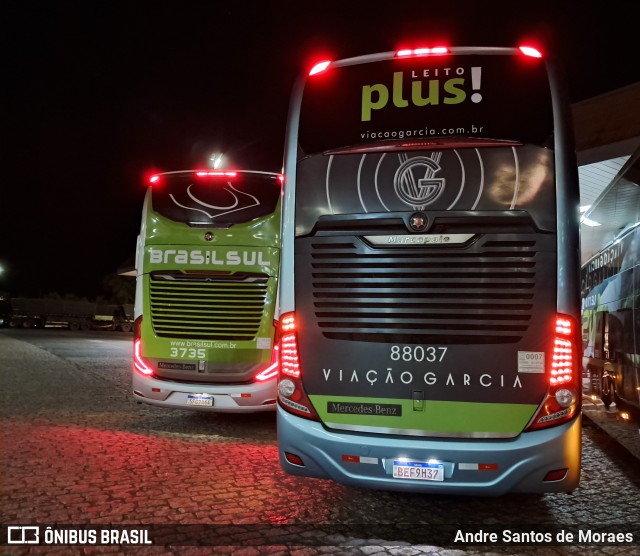 Viação Garcia 88037 na cidade de Santa Cruz do Rio Pardo, São Paulo, Brasil, por Andre Santos de Moraes. Número da foto: #12871989.