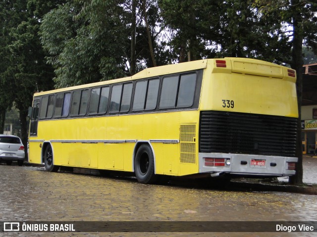 Ônibus Particulares 339 na cidade de Carazinho, Rio Grande do Sul, Brasil, por Diogo Viec. Número da foto: #12873495.