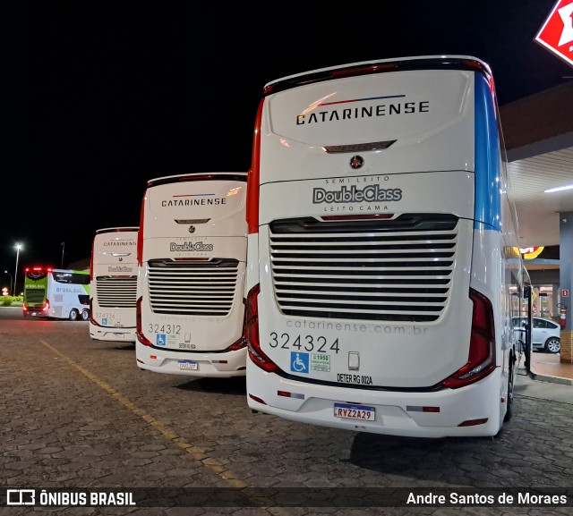 Auto Viação Catarinense 324324 na cidade de Santa Cruz do Rio Pardo, São Paulo, Brasil, por Andre Santos de Moraes. Número da foto: #12871985.
