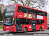 Metroline VMH2453 na cidade de London, Greater London, Inglaterra, por Fábio Takahashi Tanniguchi. Número da foto: #:id.