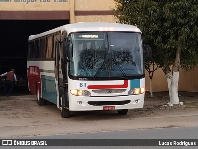 Rainha Transportes 61 na cidade de Arroio Grande, Rio Grande do Sul, Brasil, por Lucas Rodrigues. Número da foto: #12955422.