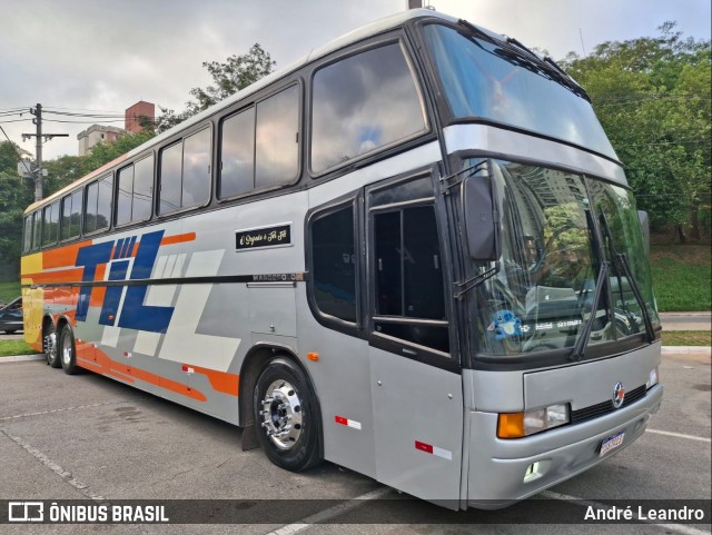 Ônibus Particulares 7013 na cidade de Barueri, São Paulo, Brasil, por André Leandro. Número da foto: #12958294.