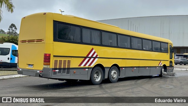 Ônibus Particulares 4D87 na cidade de Juiz de Fora, Minas Gerais, Brasil, por Eduardo Vieira. Número da foto: #12962314.