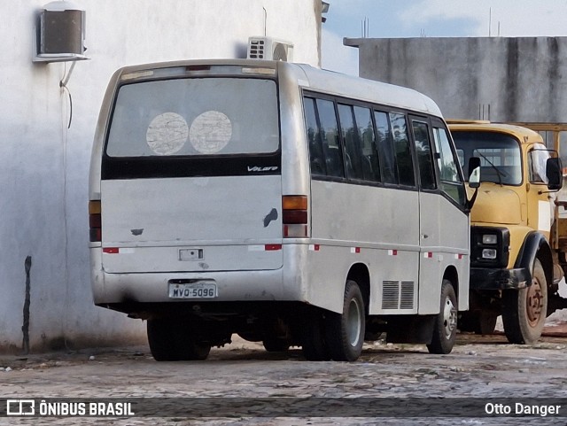 Ônibus Particulares 96 na cidade de Canto do Buriti, Piauí, Brasil, por Otto Danger. Número da foto: #12960069.