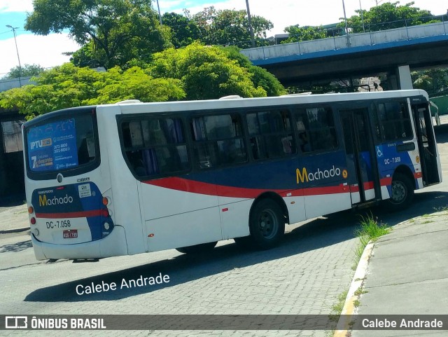 Transportes Machado DC 7.058 na cidade de Duque de Caxias, Rio de Janeiro, Brasil, por Calebe Andrade. Número da foto: #12962211.