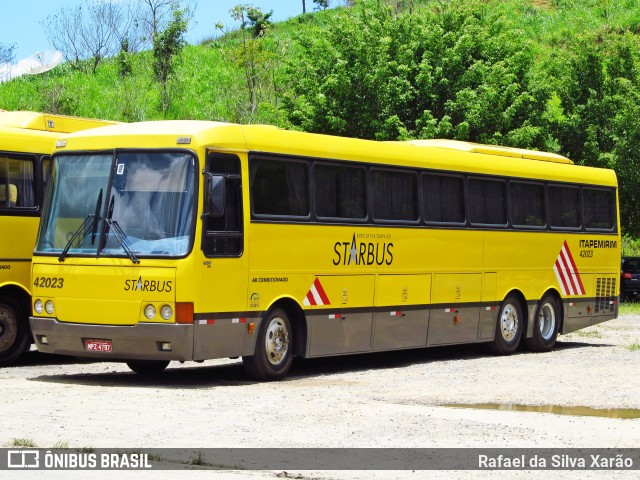 Viação Itapemirim 42023 na cidade de Paraíba do Sul, Rio de Janeiro, Brasil, por Rafael da Silva Xarão. Número da foto: #12960431.