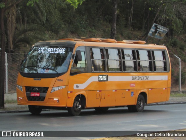 Transporte Suplementar de Belo Horizonte 986 na cidade de Belo Horizonte, Minas Gerais, Brasil, por Douglas Célio Brandao. Número da foto: #12961699.
