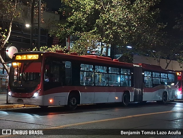 Redbus Urbano 1805 na cidade de Providencia, Santiago, Metropolitana de Santiago, Chile, por Benjamín Tomás Lazo Acuña. Número da foto: #12962436.