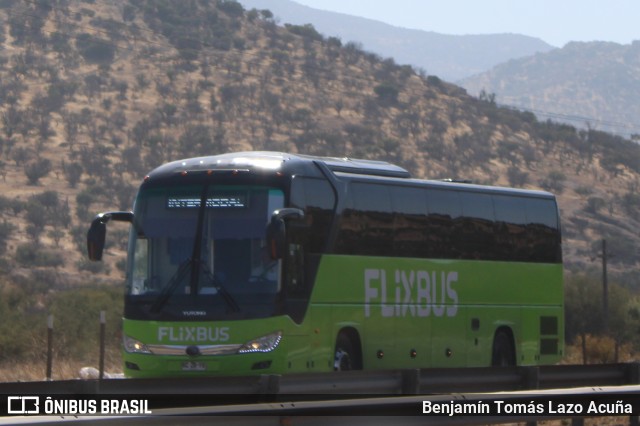 FlixBus RCZB73 na cidade de Tiltil, Chacabuco, Metropolitana de Santiago, Chile, por Benjamín Tomás Lazo Acuña. Número da foto: #12965618.