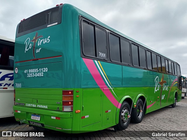 Retirus Tur Transporte e Turismo 7000 na cidade de Curitiba, Paraná, Brasil, por Gabriel Serafim. Número da foto: #12964032.
