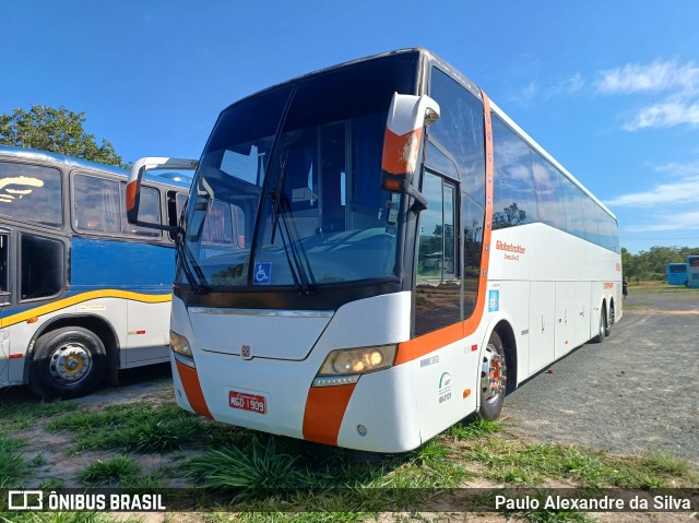 Ônibus Particulares 0002 na cidade de Três Marias, Minas Gerais, Brasil, por Paulo Alexandre da Silva. Número da foto: #12967265.