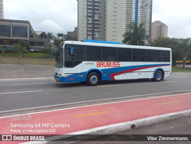 Brubuss Transportes 100 na cidade de Barueri, São Paulo, Brasil, por Vitor Zimmermann.. Número da foto: #12968535.
