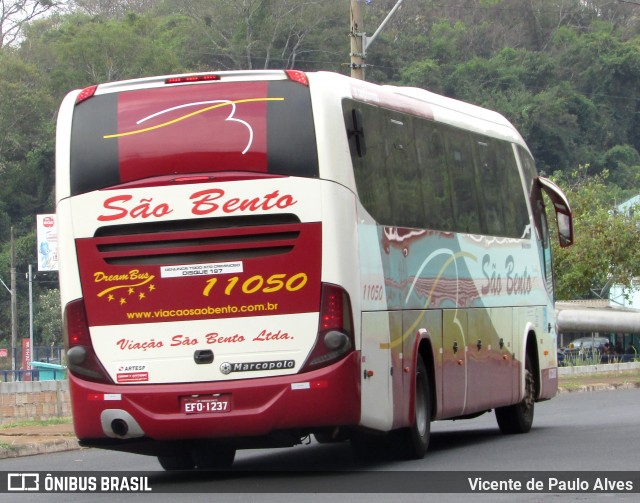 Viação São Bento Ribeirão Preto 11050 na cidade de Araxá, Minas Gerais, Brasil, por Vicente de Paulo Alves. Número da foto: #12968288.