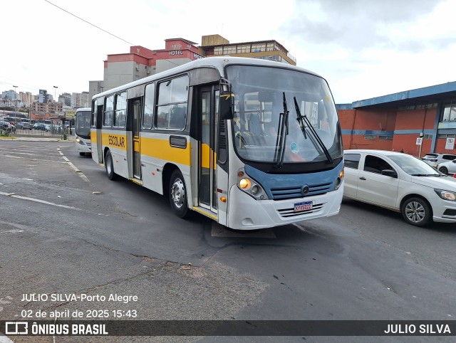 Escolares 637 na cidade de Porto Alegre, Rio Grande do Sul, Brasil, por JULIO SILVA. Número da foto: #12928678.