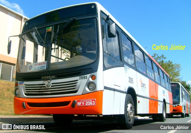 HP Transportes Coletivos 2095 na cidade de Goiânia, Goiás, Brasil, por Carlos Júnior. Número da foto: #12977821.