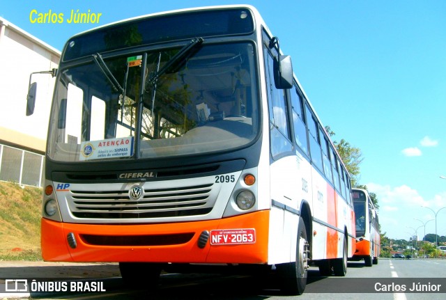 HP Transportes Coletivos 2095 na cidade de Goiânia, Goiás, Brasil, por Carlos Júnior. Número da foto: #12977794.