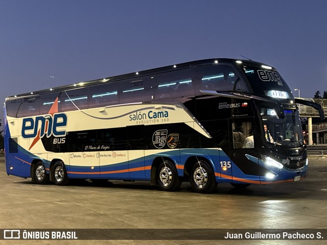 Pullman Eme Bus 135 na cidade de Santiago, Santiago, Metropolitana de Santiago, Chile, por Juan Guillermo Pacheco S.. Número da foto: #12977719.