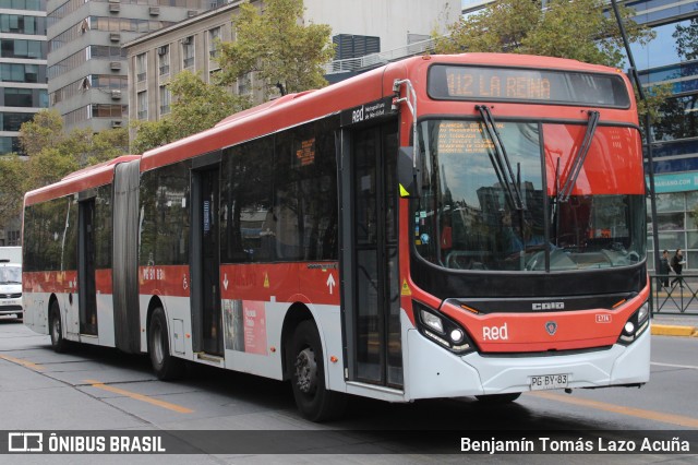 Redbus Urbano 1774 na cidade de Providencia, Santiago, Metropolitana de Santiago, Chile, por Benjamín Tomás Lazo Acuña. Número da foto: #12978084.