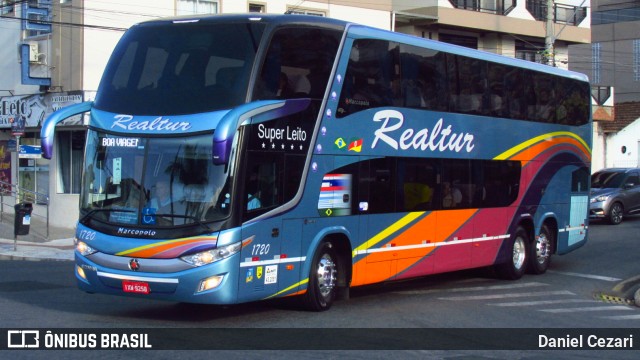 Realtur Viagens e Turismo 1720 na cidade de Balneário Camboriú, Santa Catarina, Brasil, por Daniel Cezari. Número da foto: #12980120.