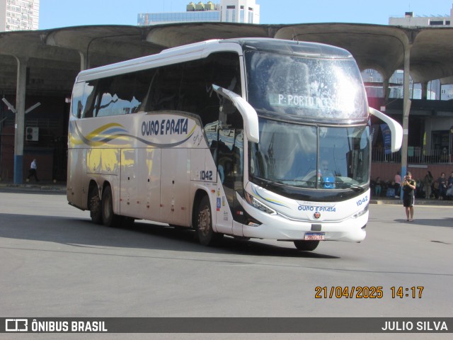 Viação Ouro e Prata 1042 na cidade de Porto Alegre, Rio Grande do Sul, Brasil, por JULIO SILVA. Número da foto: #12981165.