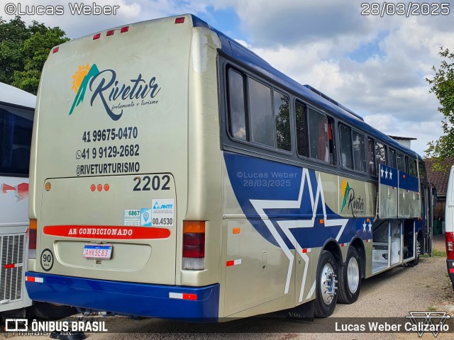 Rivertur Transportes e Fretamento 2202 na cidade de Pinhais, Paraná, Brasil, por Lucas Weber Calizario. Número da foto: #12982525.