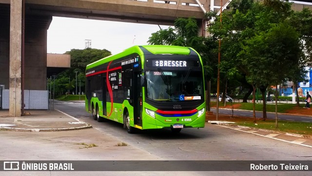 Express Transportes Urbanos Ltda 4 8966 na cidade de São Paulo, São Paulo, Brasil, por Roberto Teixeira. Número da foto: #12982289.