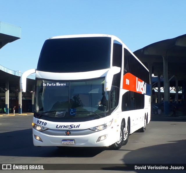 Unesul de Transportes 5710 na cidade de Porto Alegre, Rio Grande do Sul, Brasil, por David Verissimo Jsauro. Número da foto: #12983031.