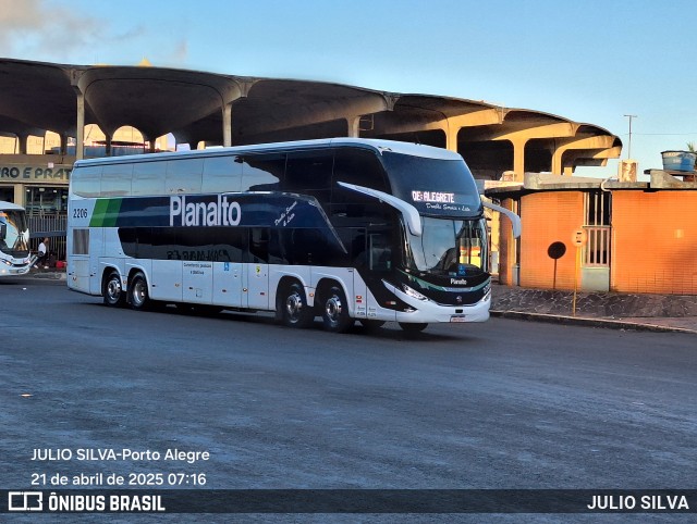 Planalto Transportes 2206 na cidade de Porto Alegre, Rio Grande do Sul, Brasil, por JULIO SILVA. Número da foto: #12984857.