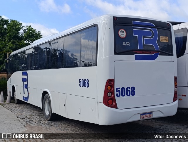 Ônibus Particulares 5068 na cidade de Guapimirim, Rio de Janeiro, Brasil, por Vitor Dasneves. Número da foto: #12984080.