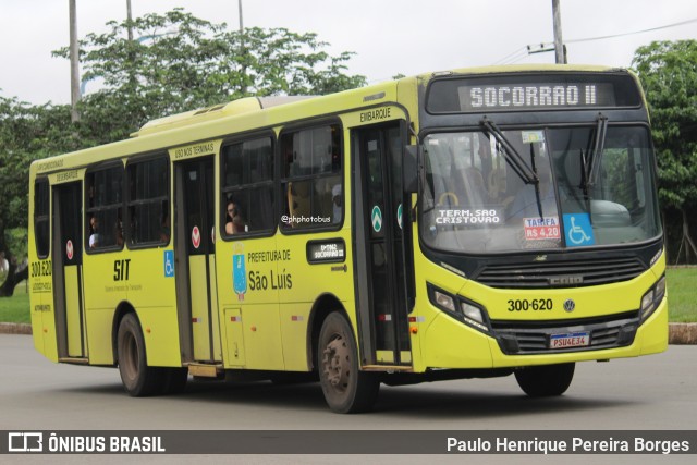 Autoviaria Matos 300.620 na cidade de São Luís, Maranhão, Brasil, por Paulo Henrique Pereira Borges. Número da foto: #12985401.